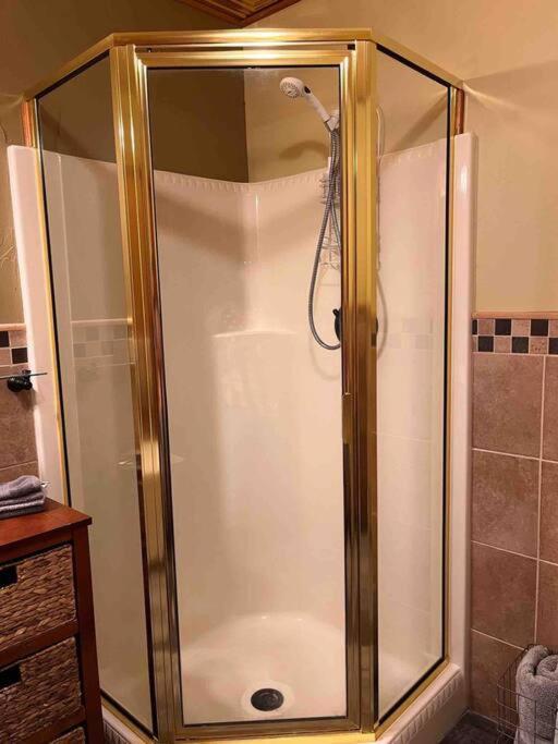 The Lovemore Inn~Hot Tub~Cheerful Carriage Home Delta Bagian luar foto