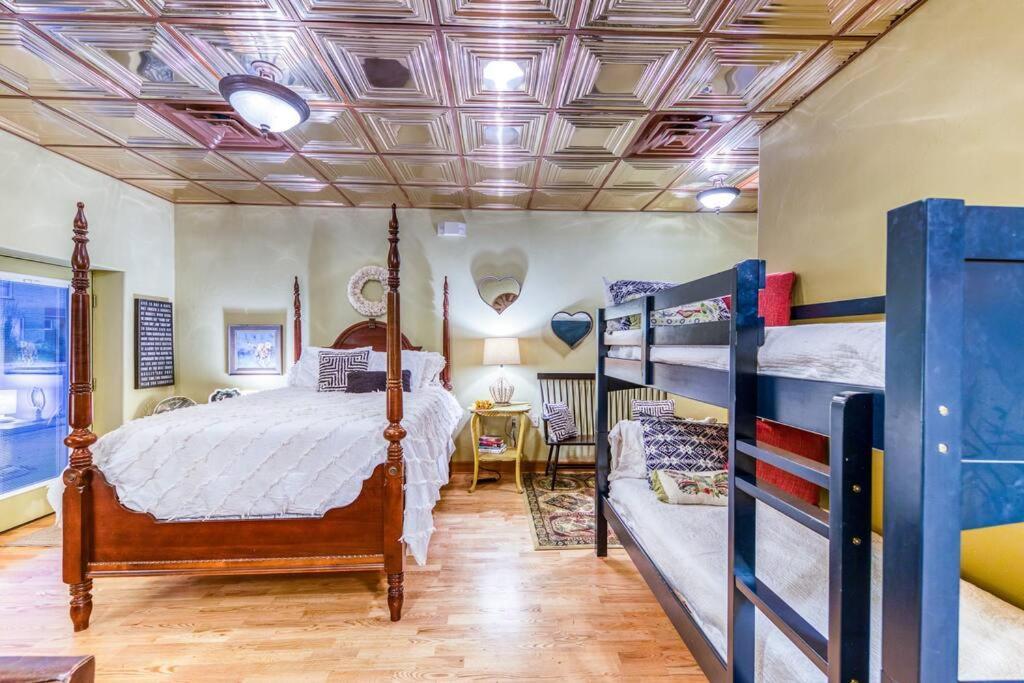 The Lovemore Inn~Hot Tub~Cheerful Carriage Home Delta Bagian luar foto